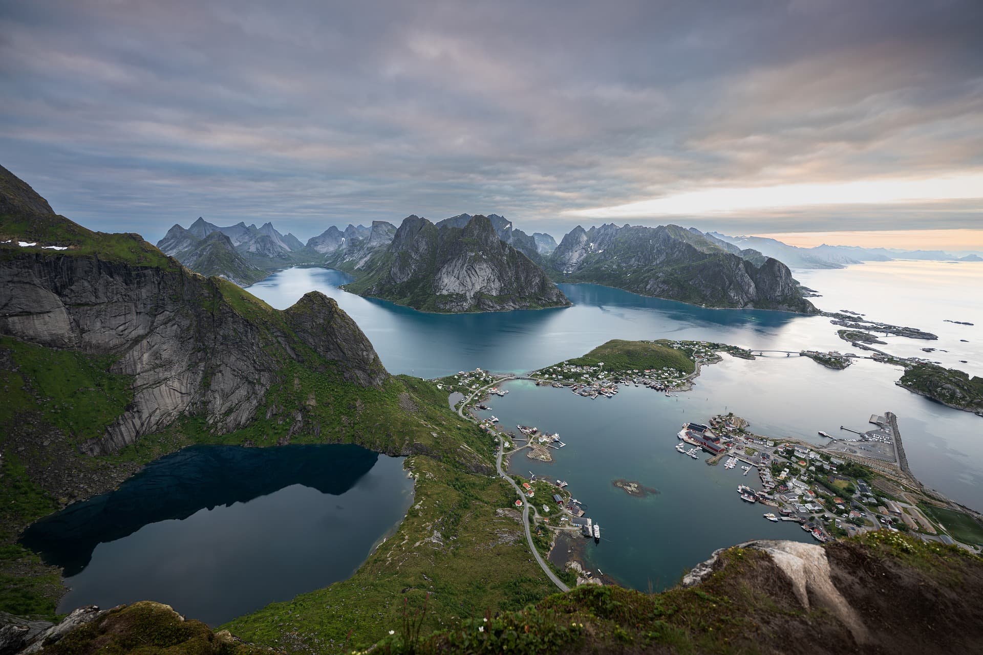 Reinebringen-fjellet over Lofoten-landskapet